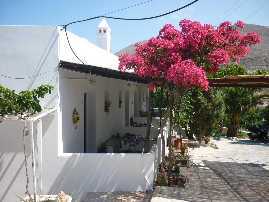 Loukia Studios & Suites Kini Exterior foto